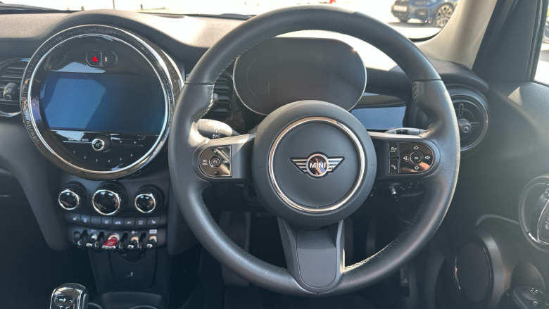 MINI Hatchback 1.5 Cooper Classic Premium 5dr Auto Petrol Hatchback